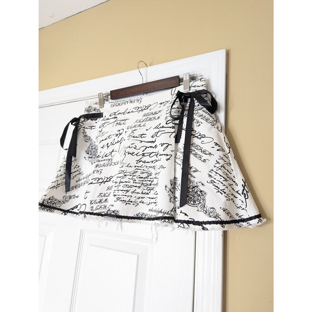 Body Central Black & White Script Mini Skirt Size XL Pleated Skater Skirt - Picture 6 of 9
